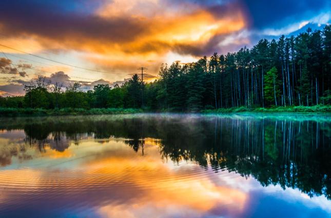 Lake at Delaware Gap National Park, Sunset. Photo credit: Jon Bilous / Shutterstock